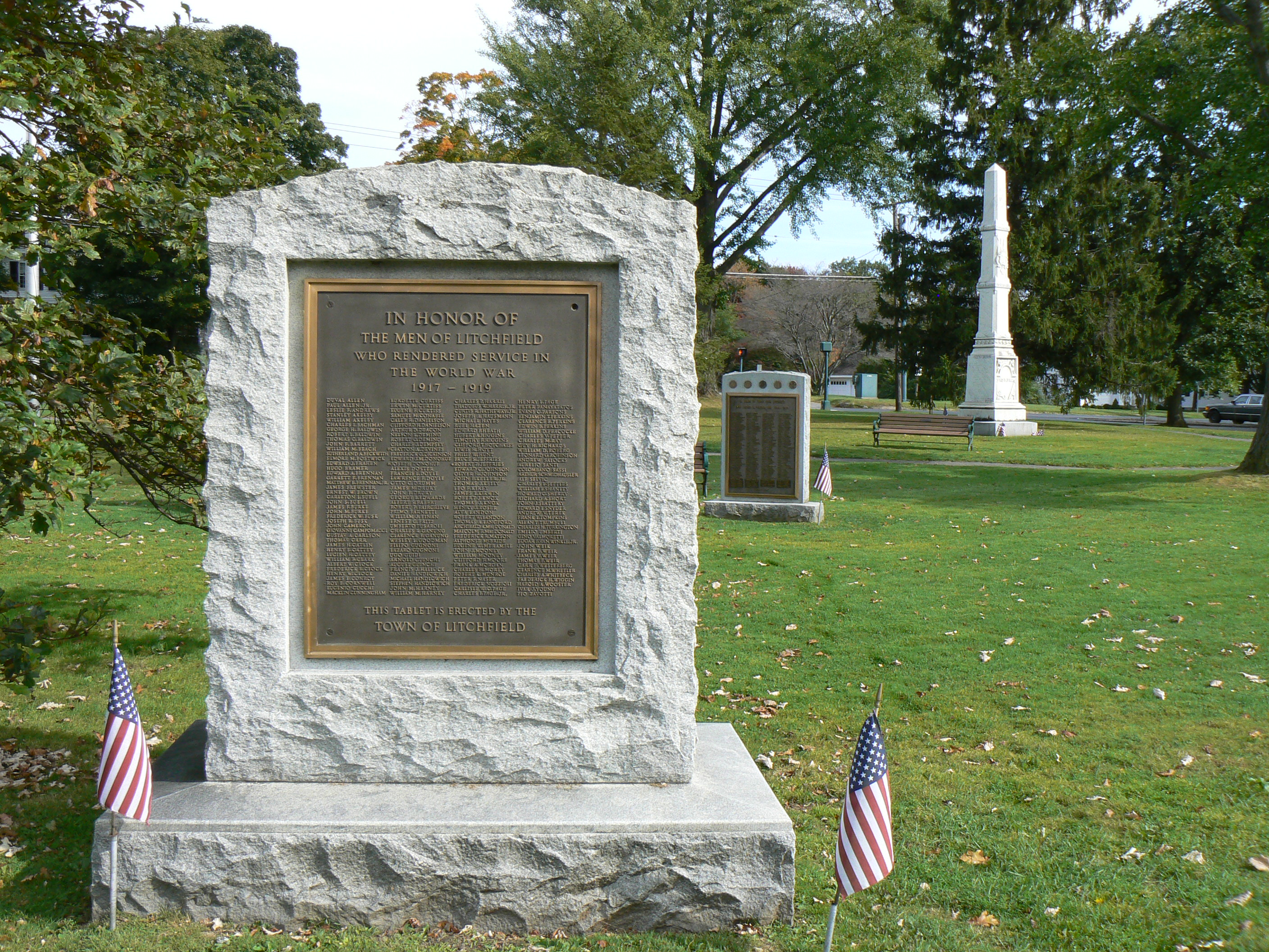 Zoom on the image : Litchfield Green Soldiers Memorials