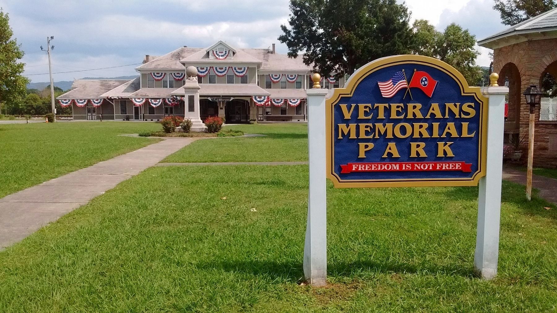 Zoom on the image : McMinn County/Etowah World War I Memorial