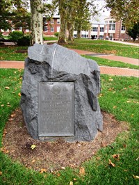 Zoom on the image : New Castle County Stone Marker