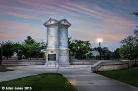 Zoom on the image : World War I Memorial - Pensacola