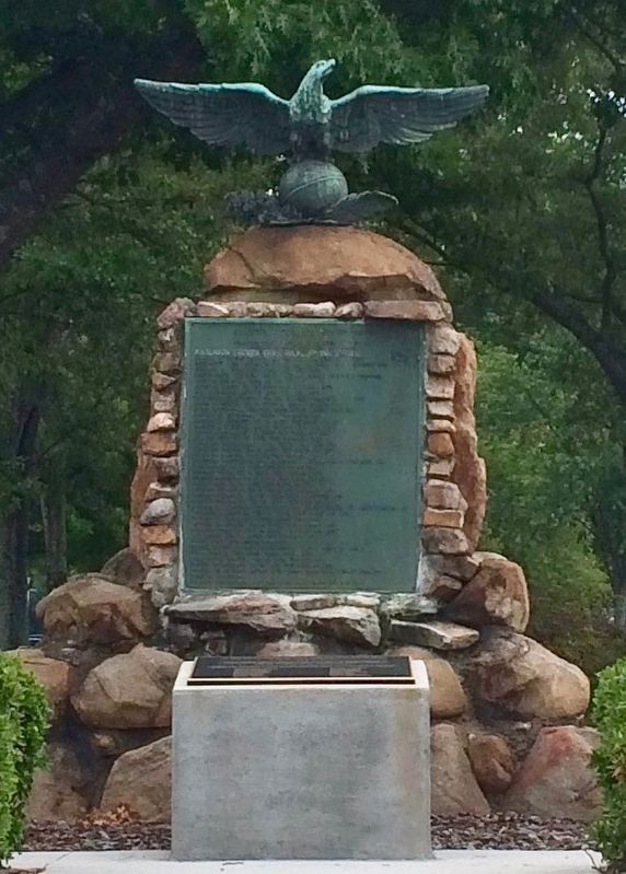 Zoom on the image : Calhoun County World War I Memorial