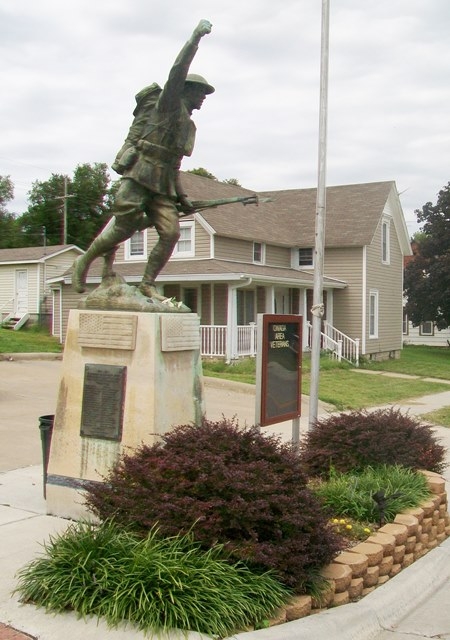 Zoom on the image : Pottawatomie County War Memorial - Onaga