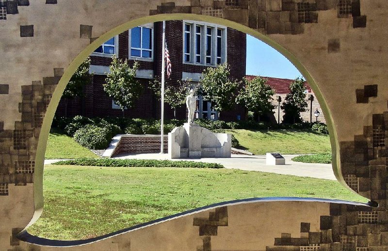 Zoom on the image : War Memorial Monument