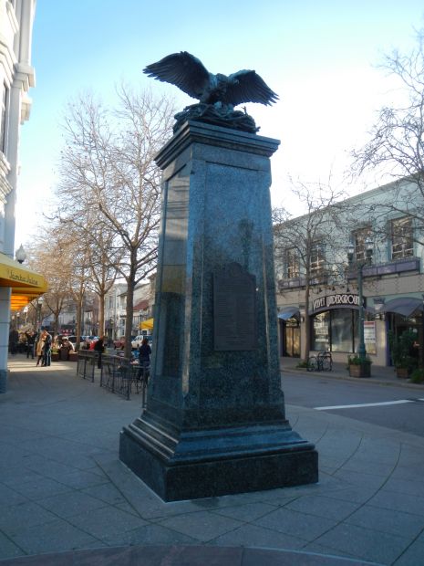 Zoom on the image : Santa Cruz War Memorial