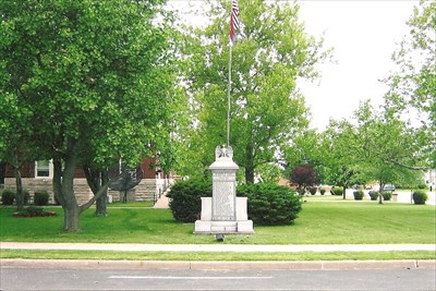 Zoom on the image : Shelbyville World War Memorial