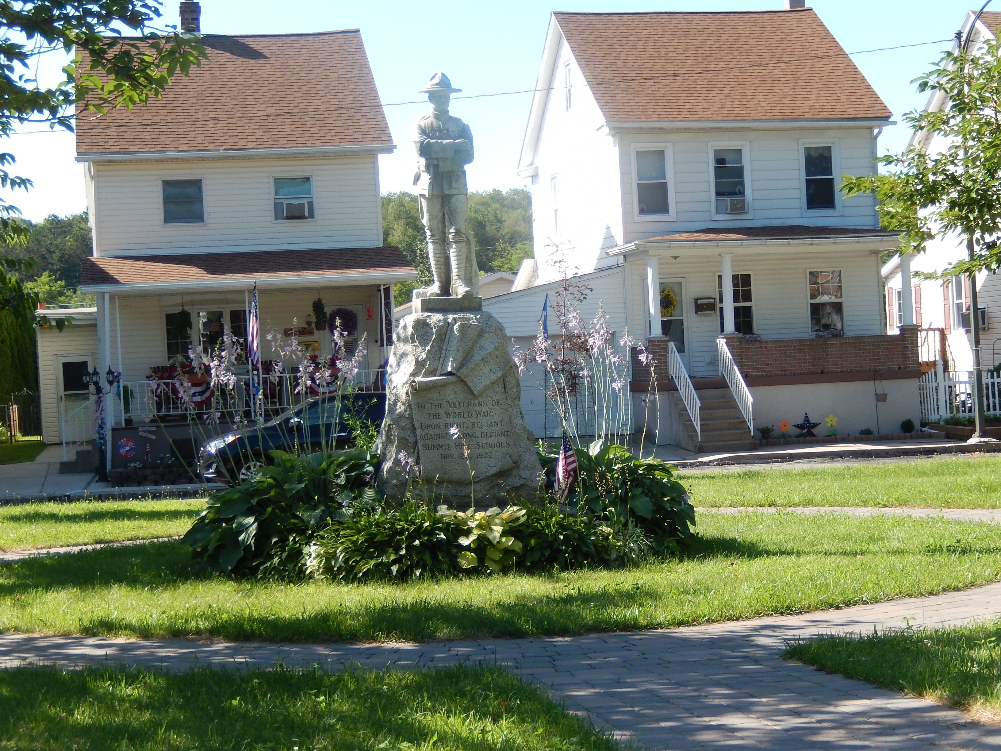 Zoom on the image : Summit Hill World War I Memorial