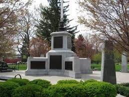 Zoom on the image : Torrington War Memorial