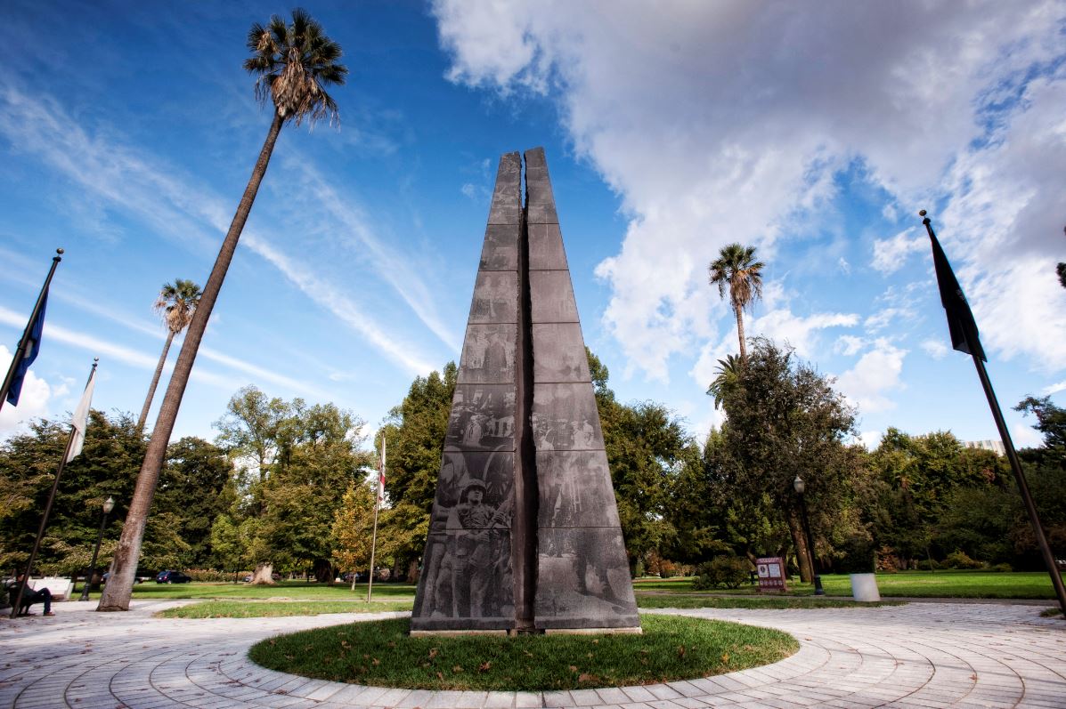 Zoom on the image : California Veterans Memorial