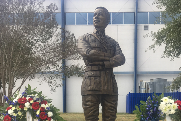 Zoom on the image : Eugene Bullard Statue