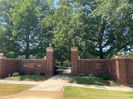 Zoom on the image : Memorial Gate at Hampden Sydney College