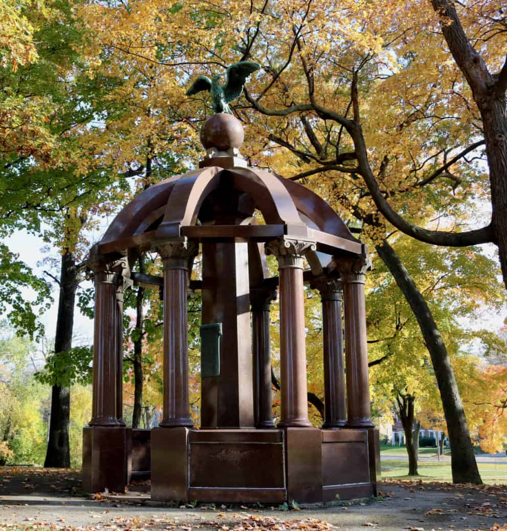 Zoom on the image : World War I Memorial Kiosk
