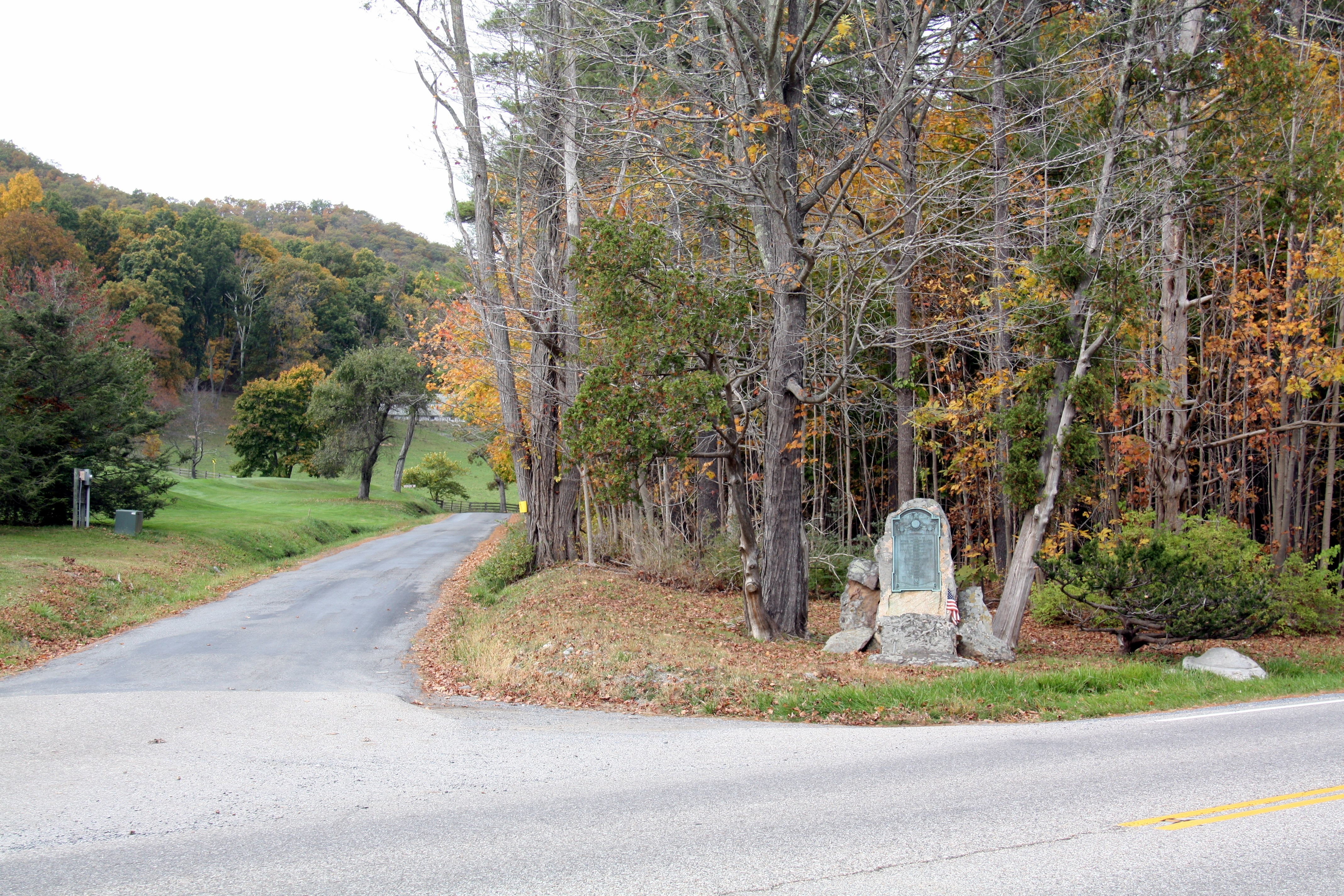 Zoom on the image : Virginia Hot Springs Co. World War Memorial