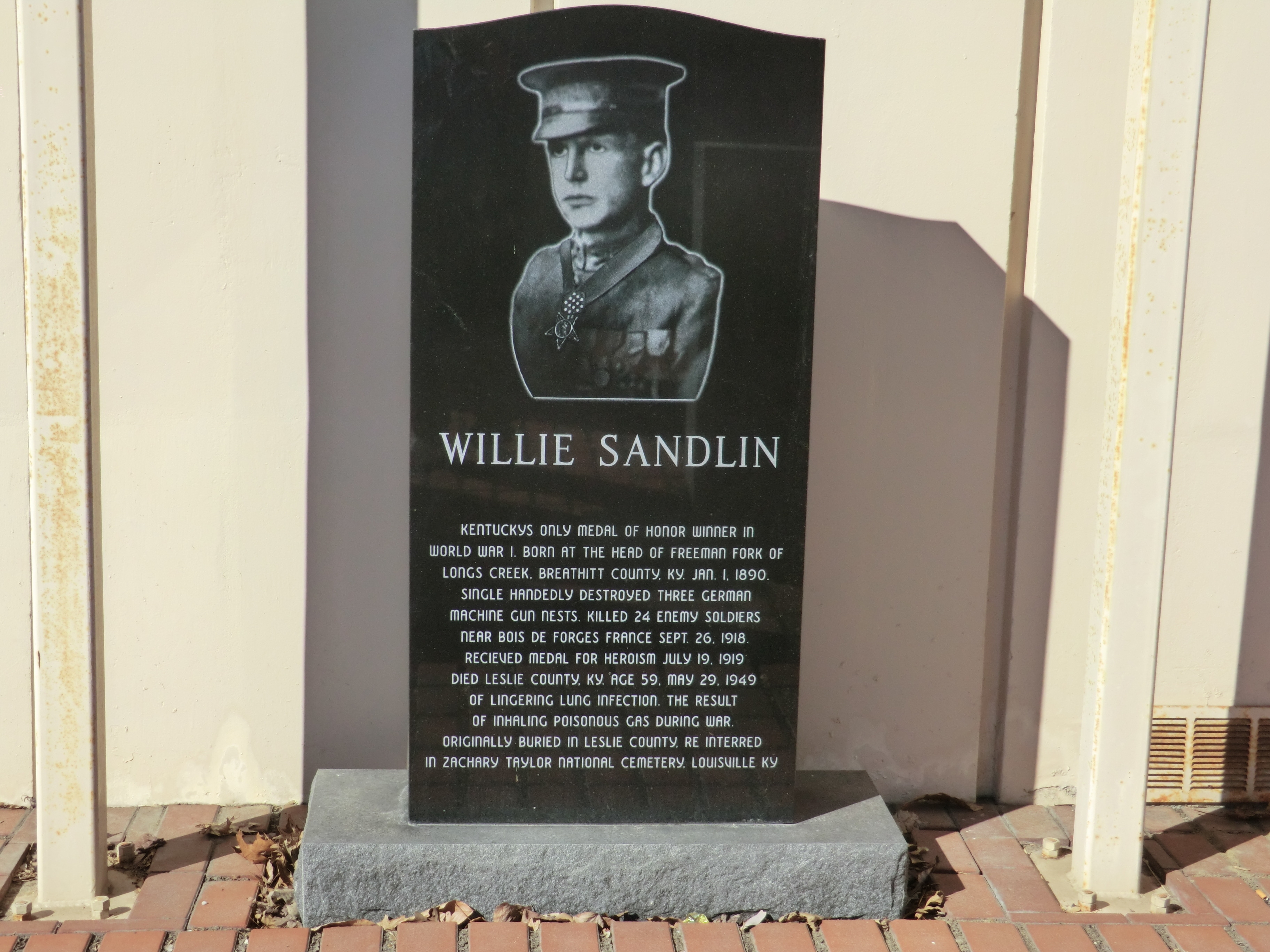 Zoom on the image : Willie Sandlin Marker
