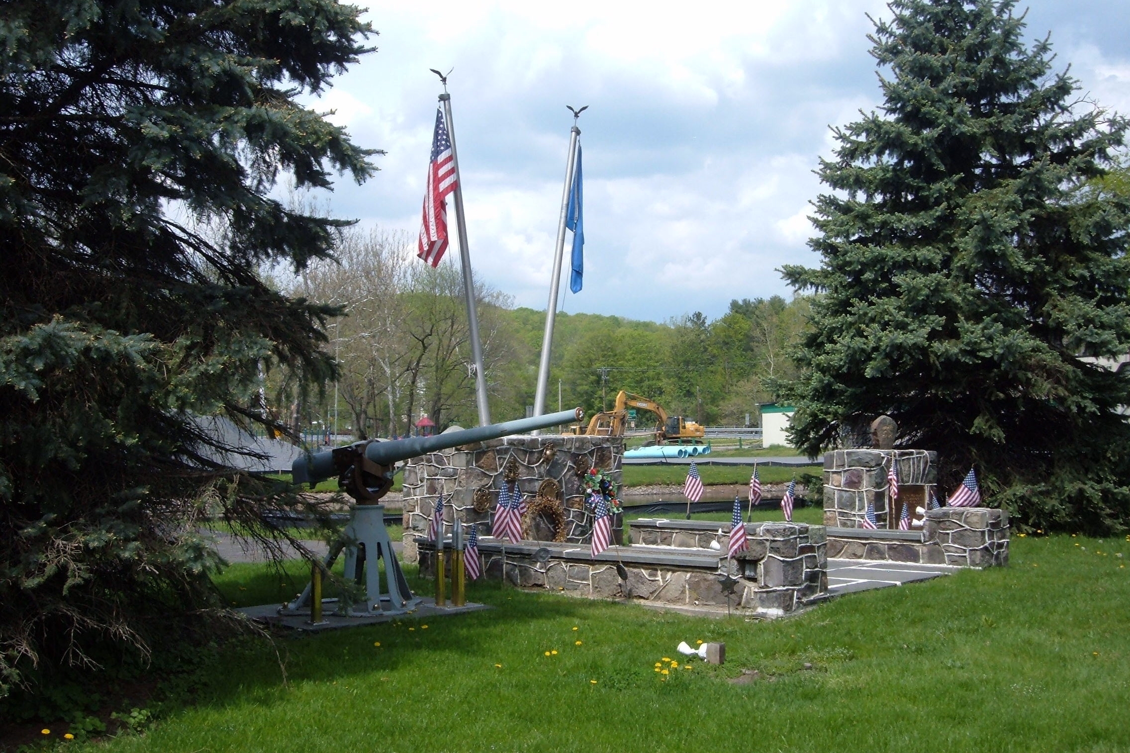Zoom on the image : Swiftwater Valley All Service War Memorial