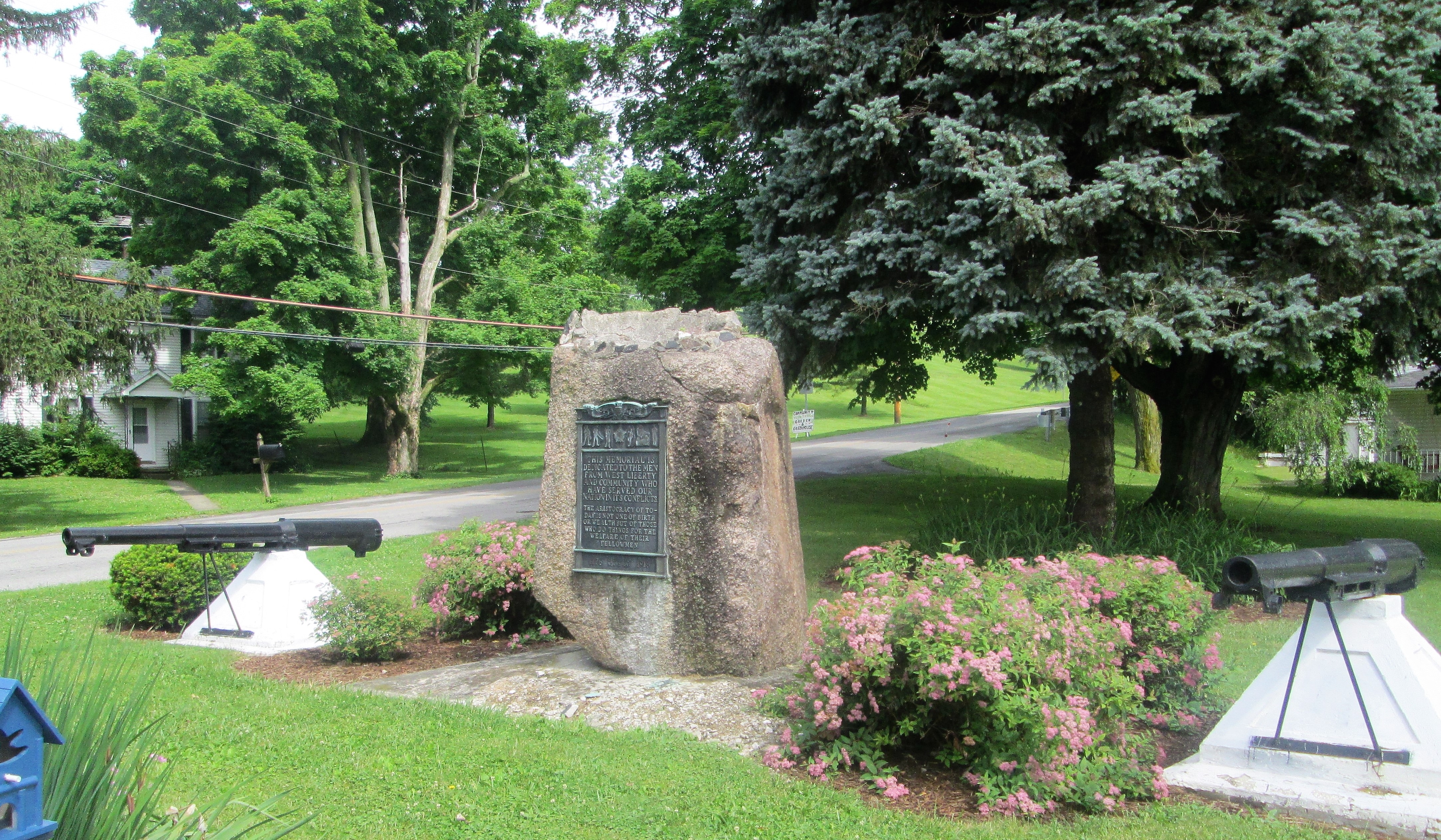 Zoom on the image : West Liberty World War I Memorial