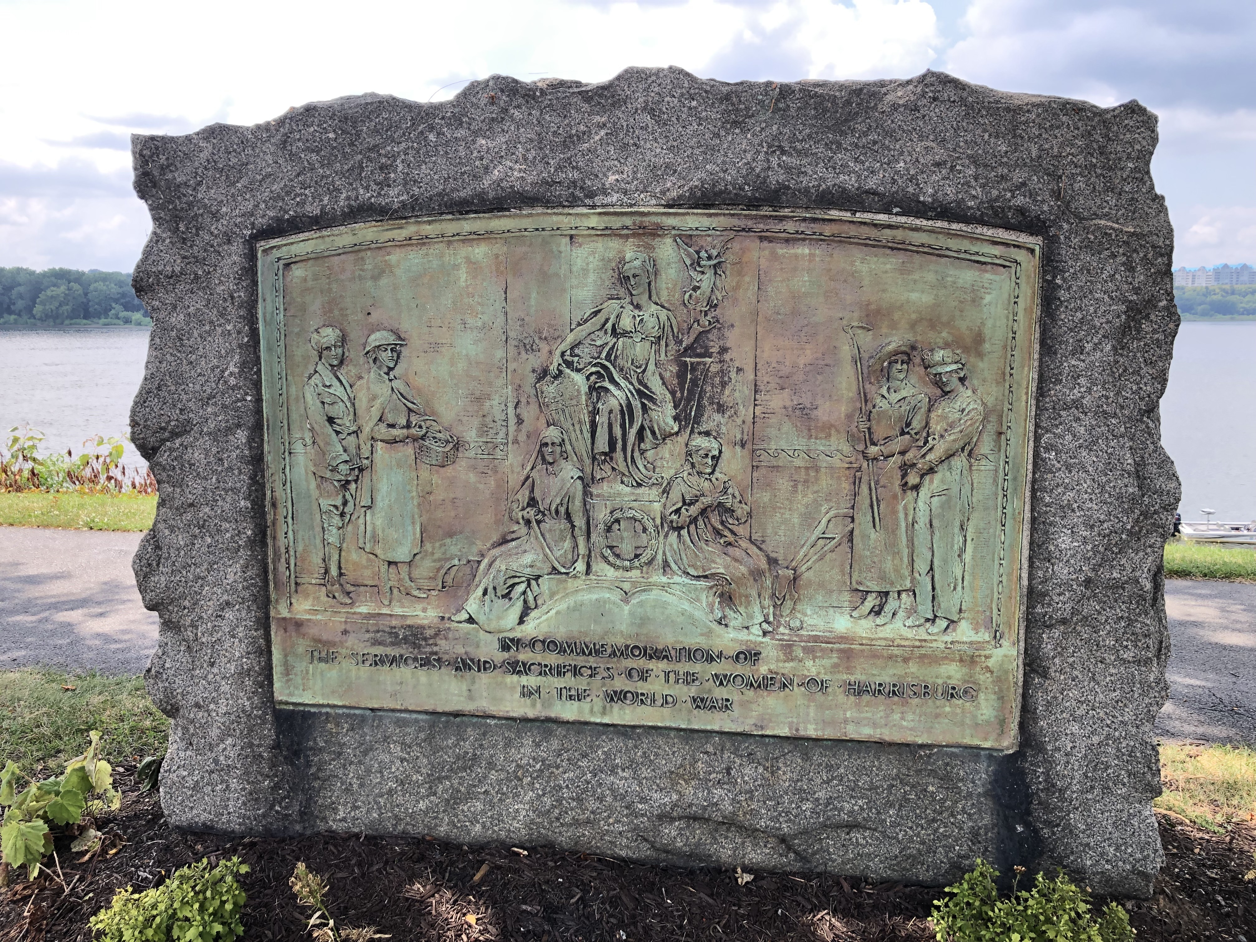 Zoom on the image : Sacrifices of Women Monument