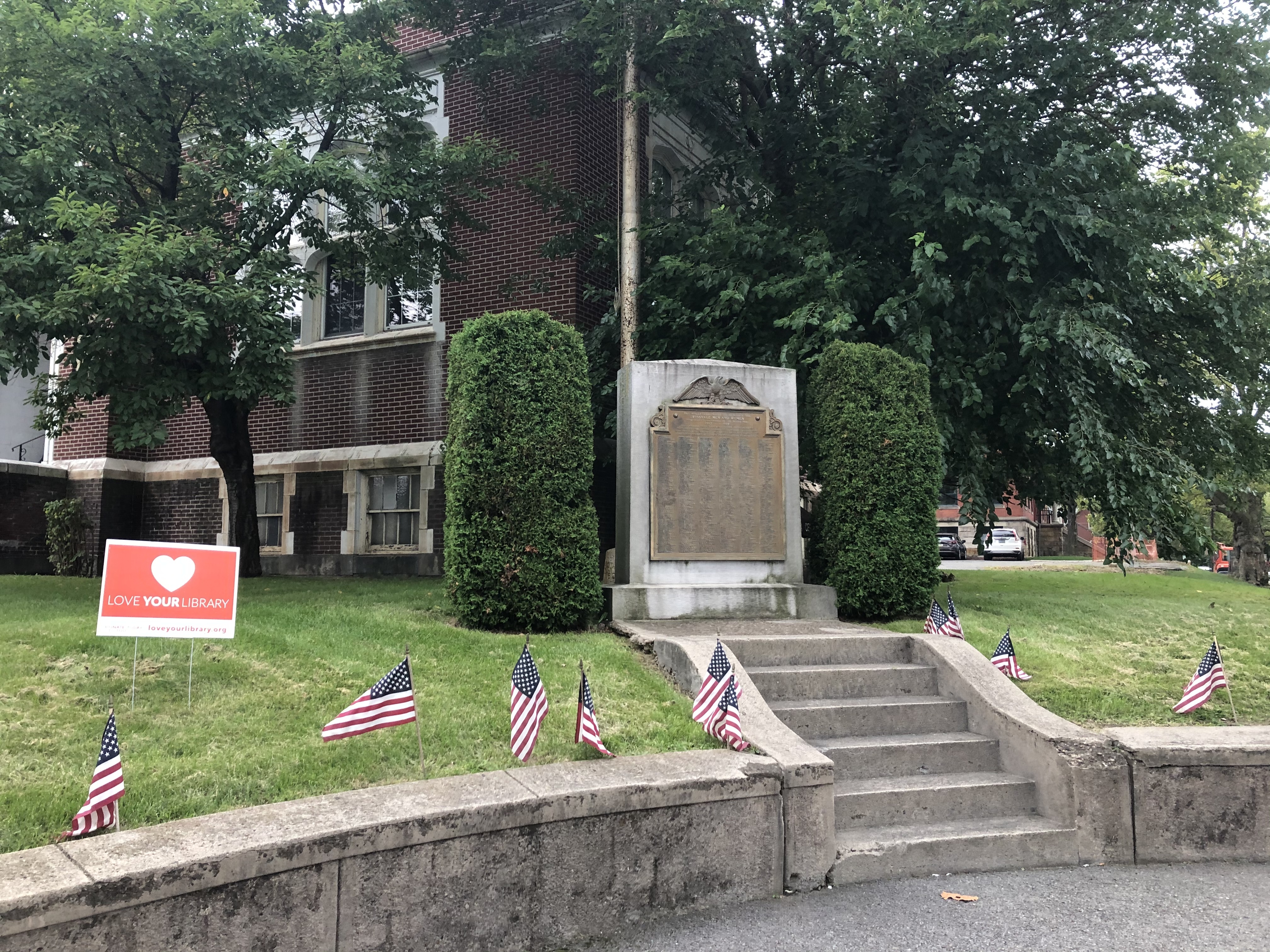 Zoom on the image : Swissvale WWI Memorial
