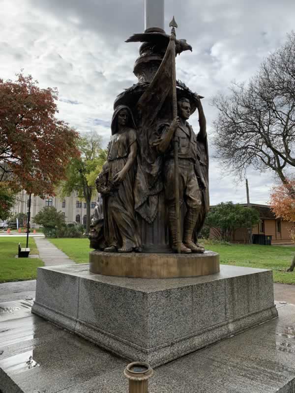 Zoom on the image : Moline World War I Memorial