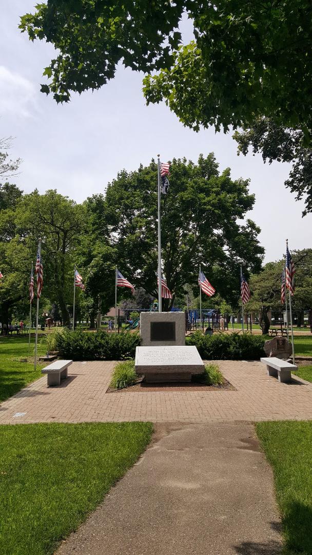 Zoom on the image : Burlington Veterans Memorial
