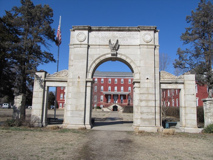 Zoom on the image : Lt. Fitzsimmons WWI Memorial Arch