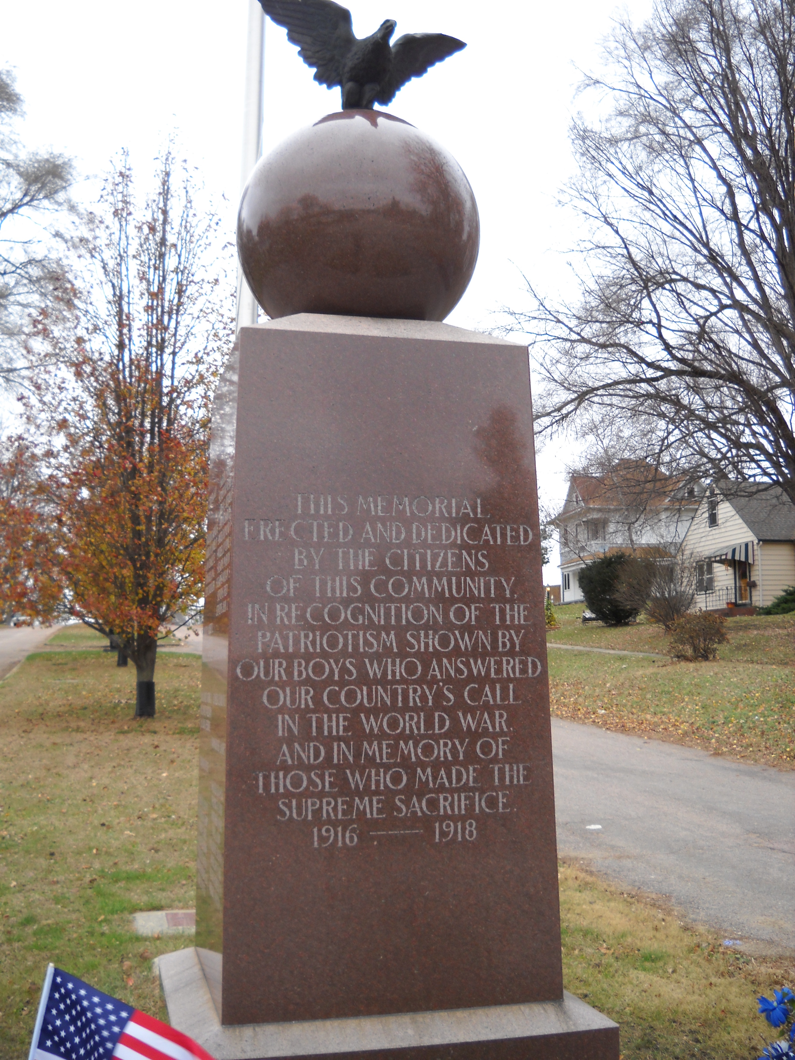 Zoom on the image : Pierson WWI Monument