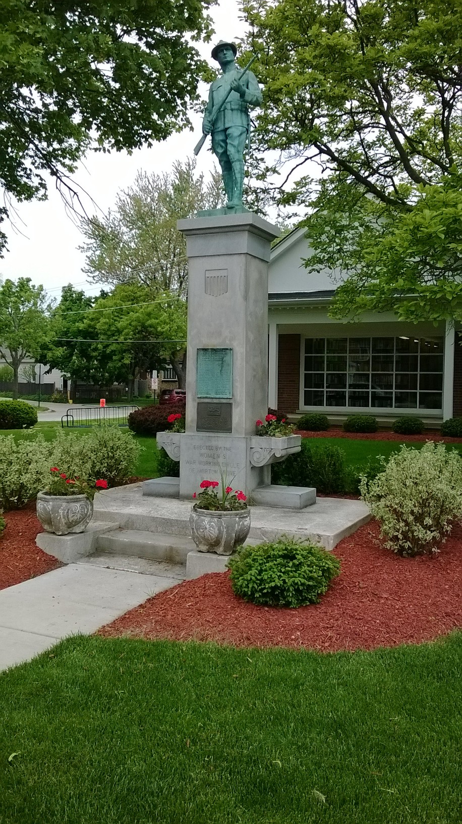 Zoom on the image : The Morton Grove Doughboy