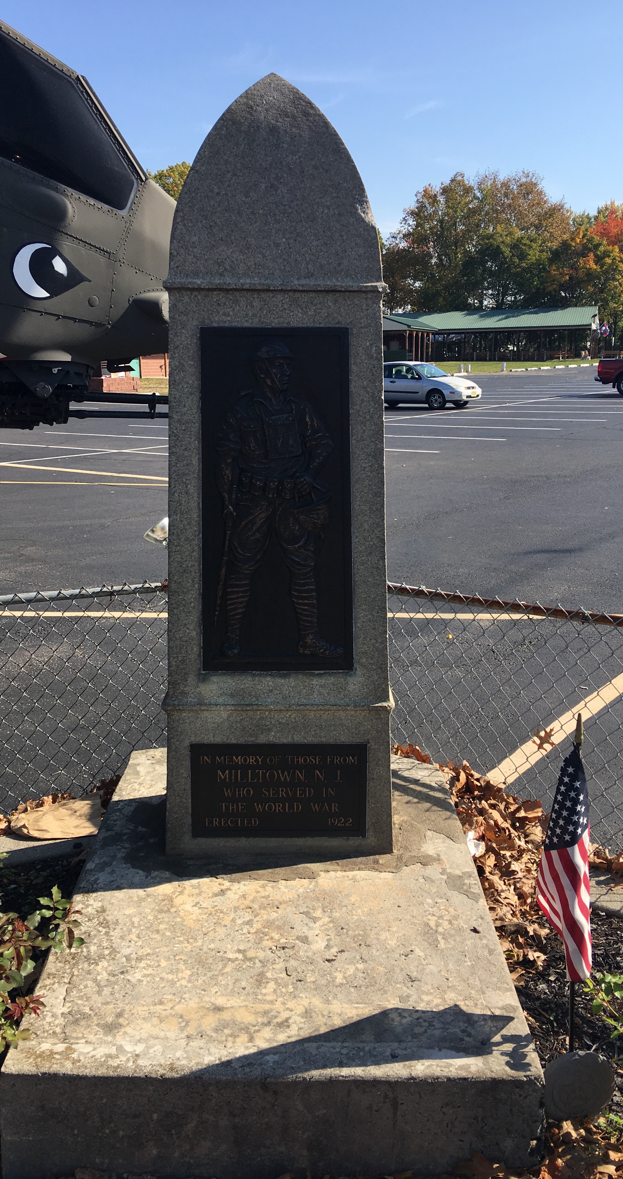 Zoom on the image : World War I Memorial - Milltown