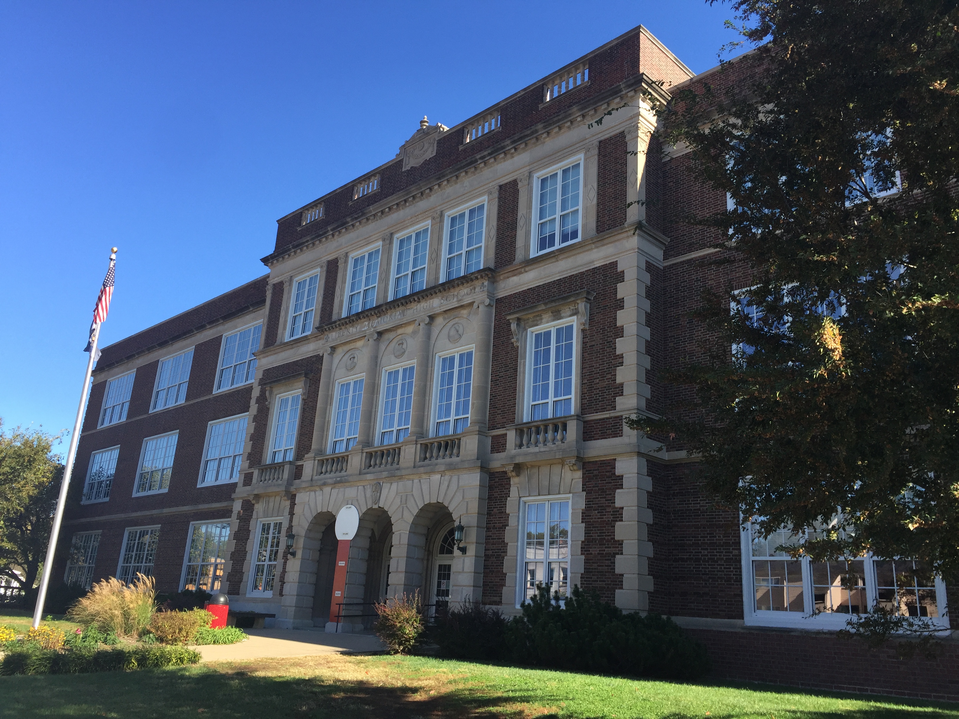 Zoom on the image : Liberty Memorial Central Middle School