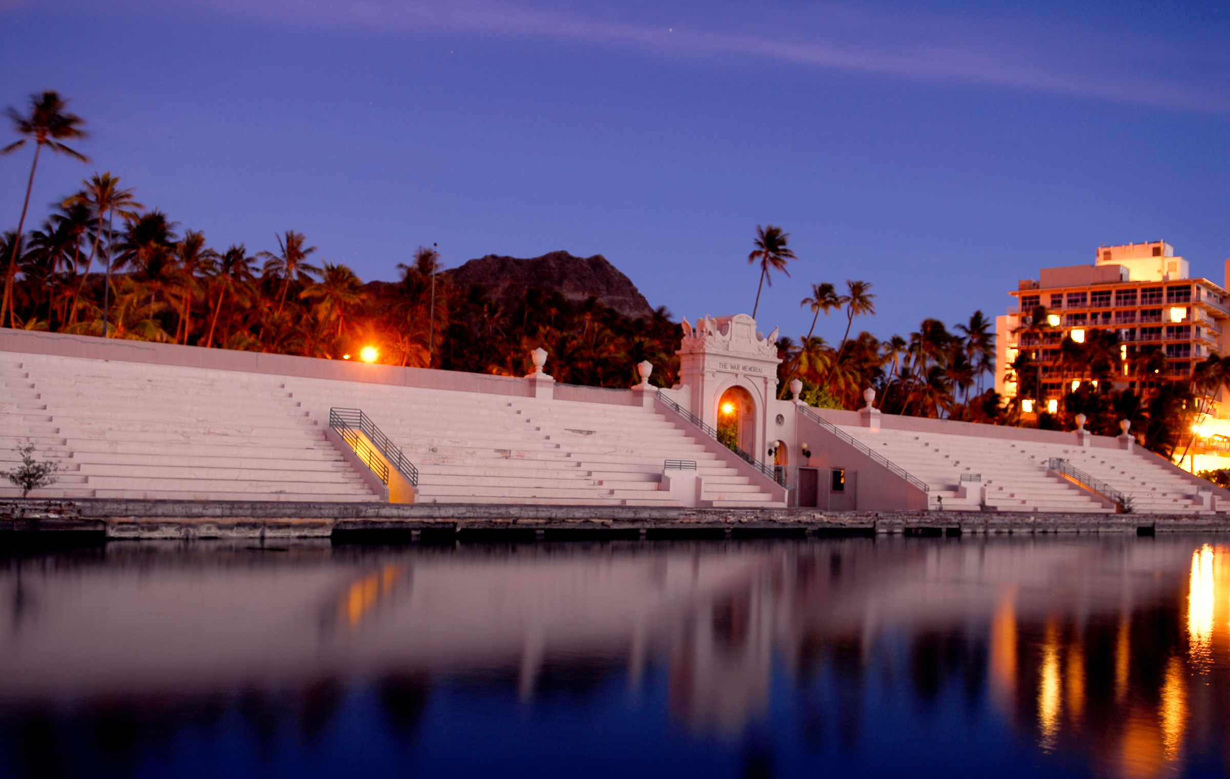 Zoom on the image : Waikiki Natatorium War Memorial