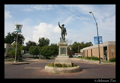 Zoom on the image : Spirit of the American Doughboy, Helena, AR