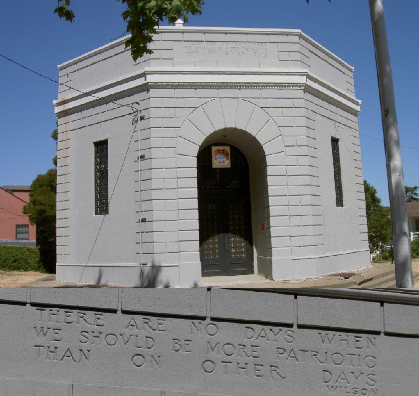 Zoom on the image : Veterans' Memorial and Meeting Hall
