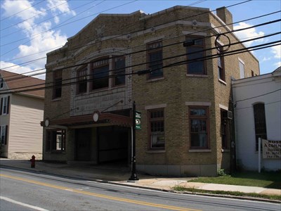Zoom on the image : Middletown WWI Memorial Hall