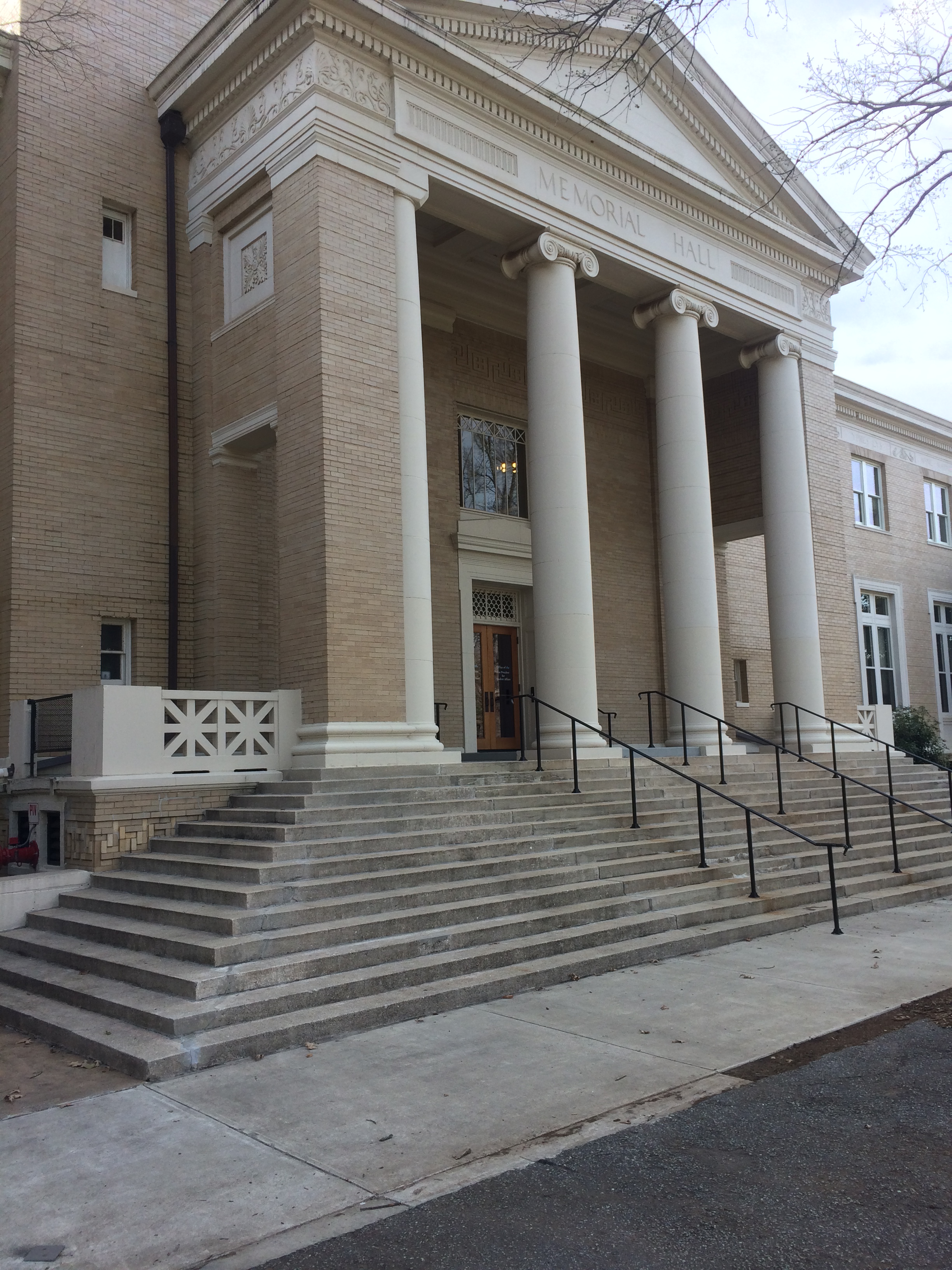Zoom on the image : University of Georgia Memorial Hall