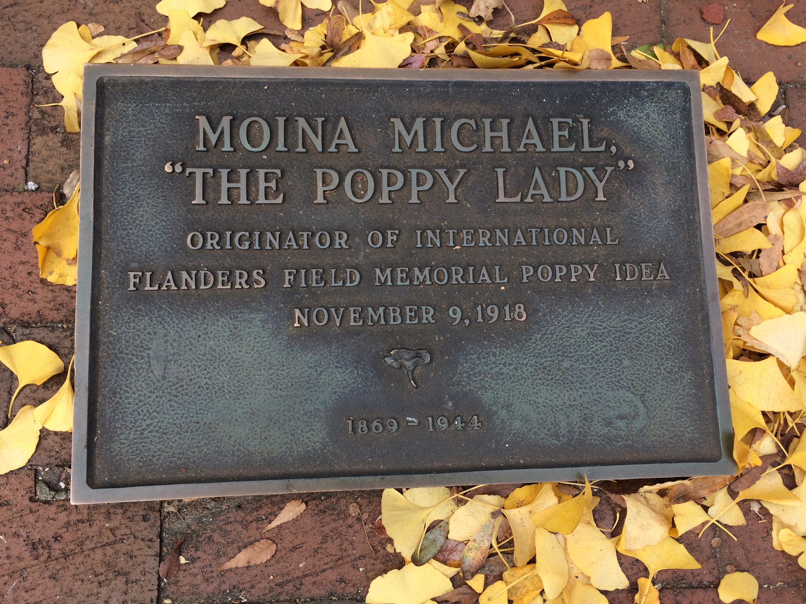 Zoom on the image : Moina Michael – “The Poppy Lady” Marker