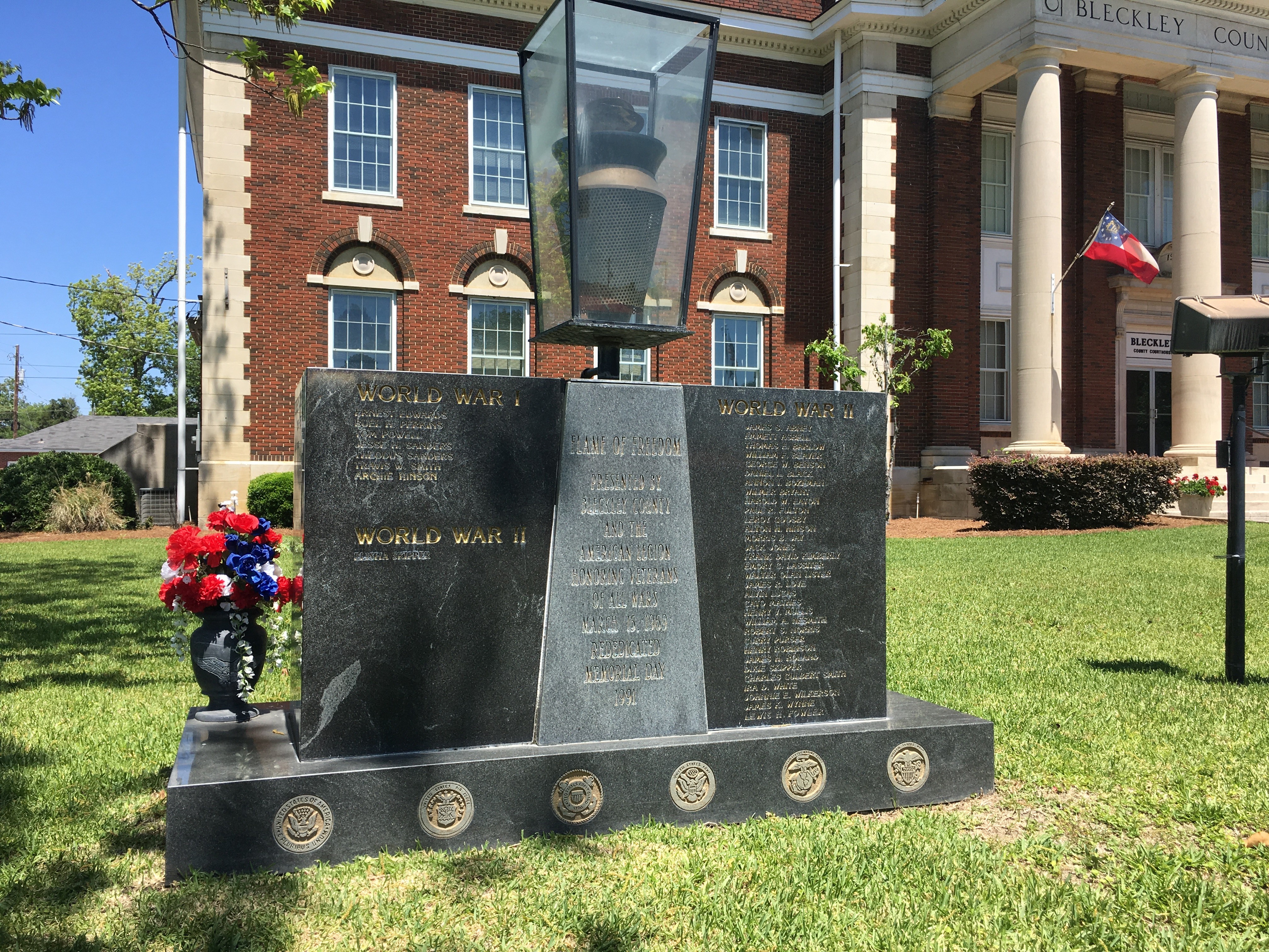 Zoom on the image : Bleckley Co. – Cochran – Flame of Freedom Memorial