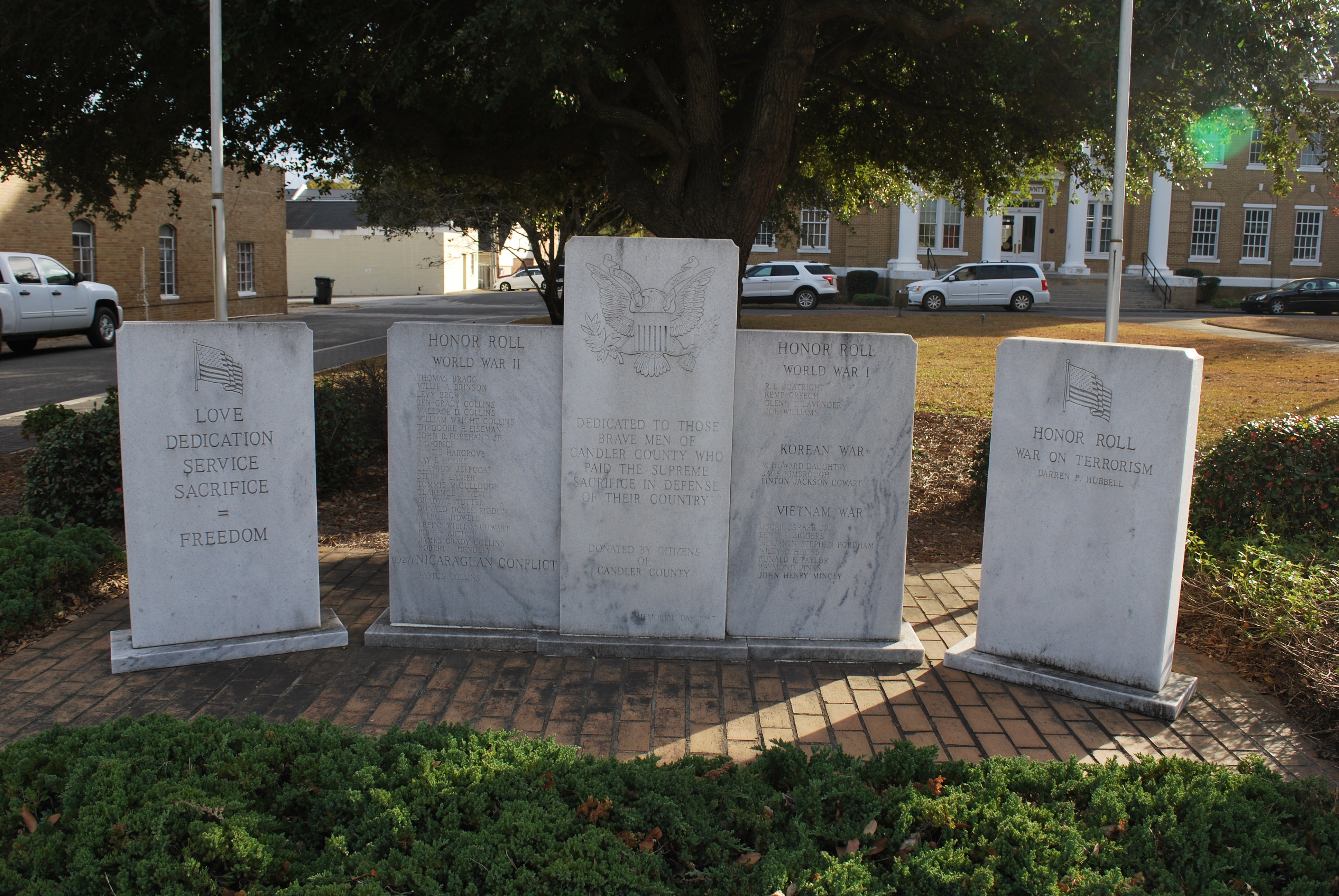 Zoom on the image : Candler Co - Metter - War Memorial