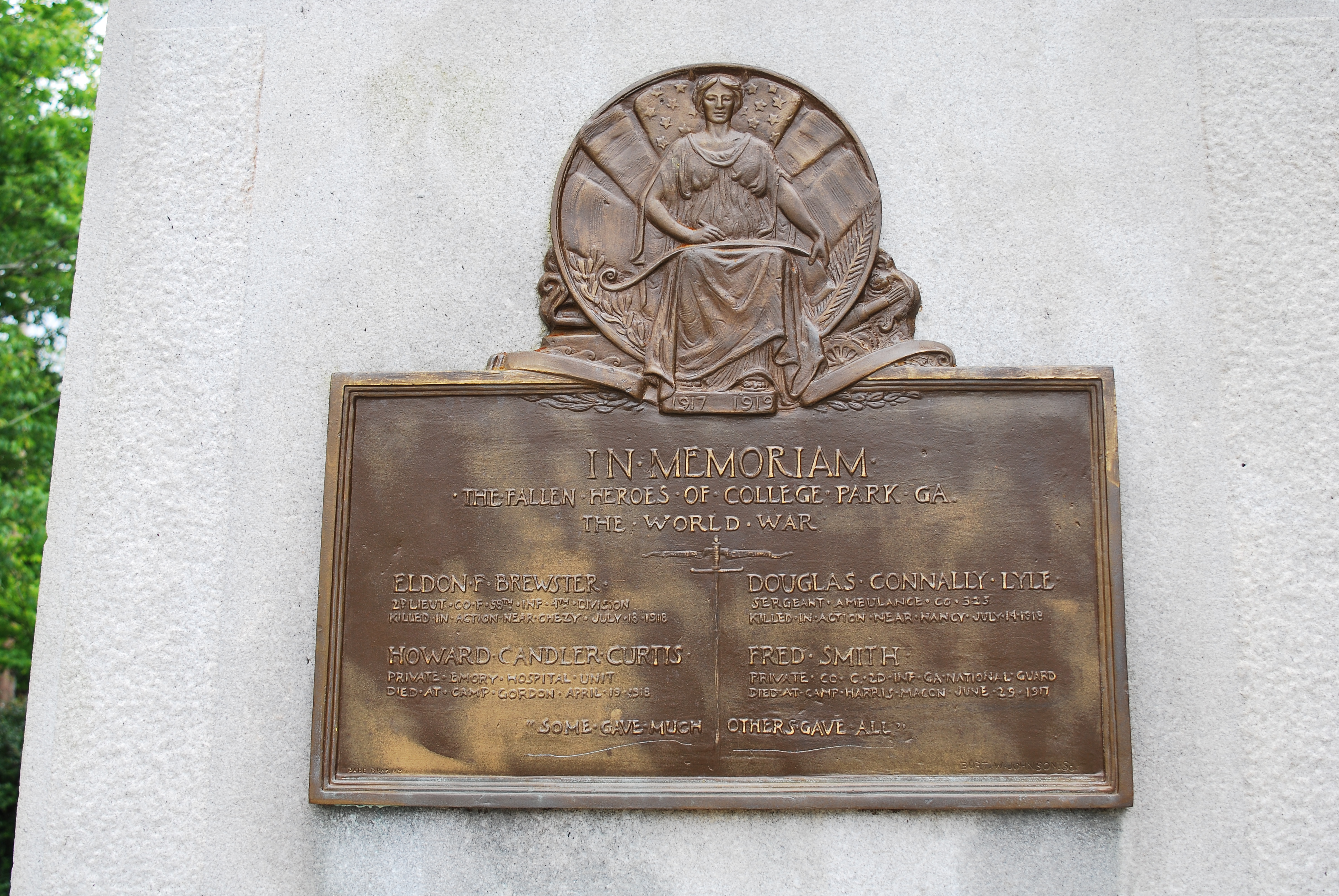 Zoom on the image : Fulton Co. - College Park - War Memorial