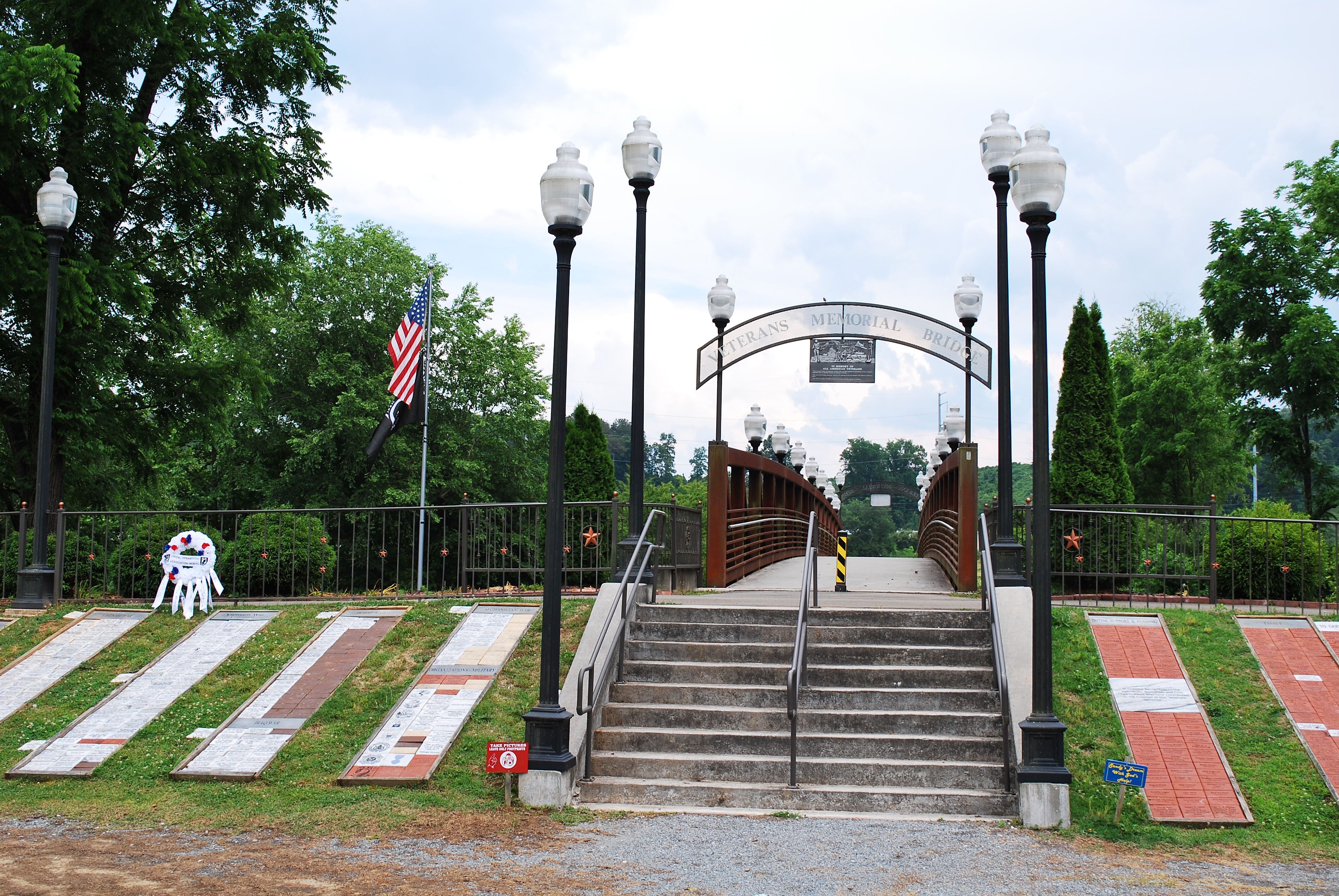 Zoom on the image : Ellijay -- Veterans Memorial Bridge & Park