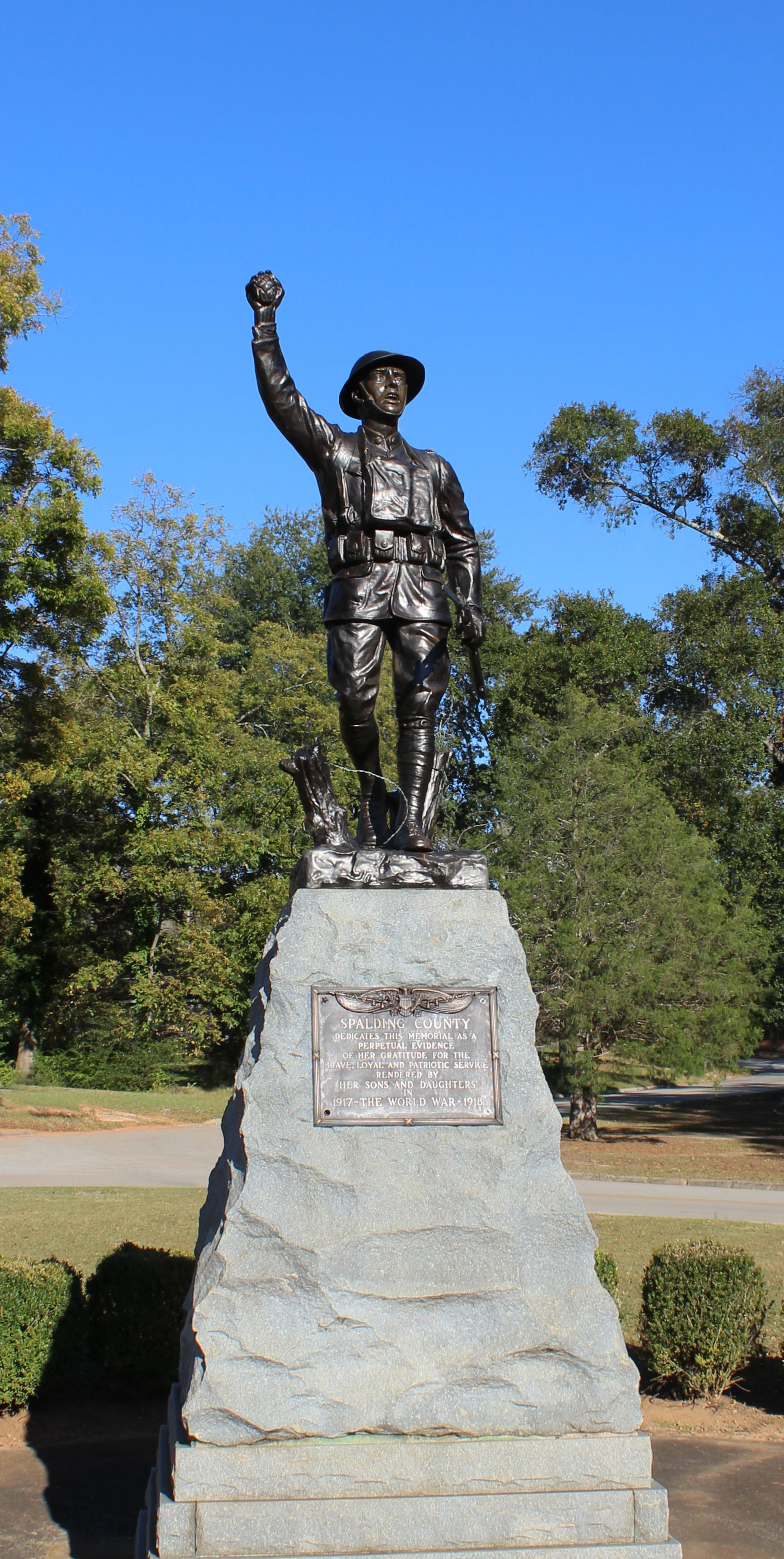 Zoom on the image : Spalding Co. - Griffin Spirit of the American Doughboy and Memorial