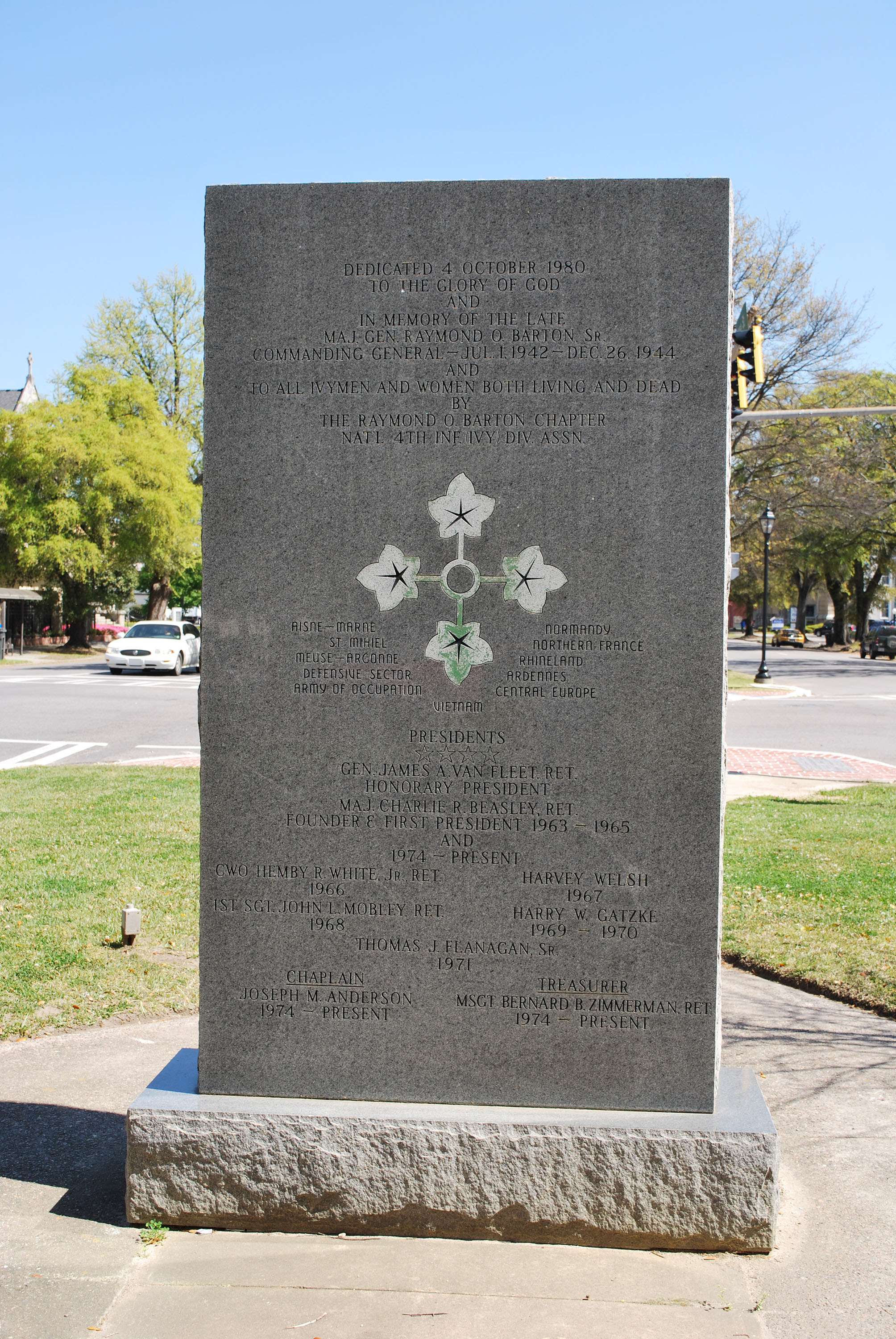 Zoom on the image : Augusta –- Fourth Infantry Ivy Division Monument