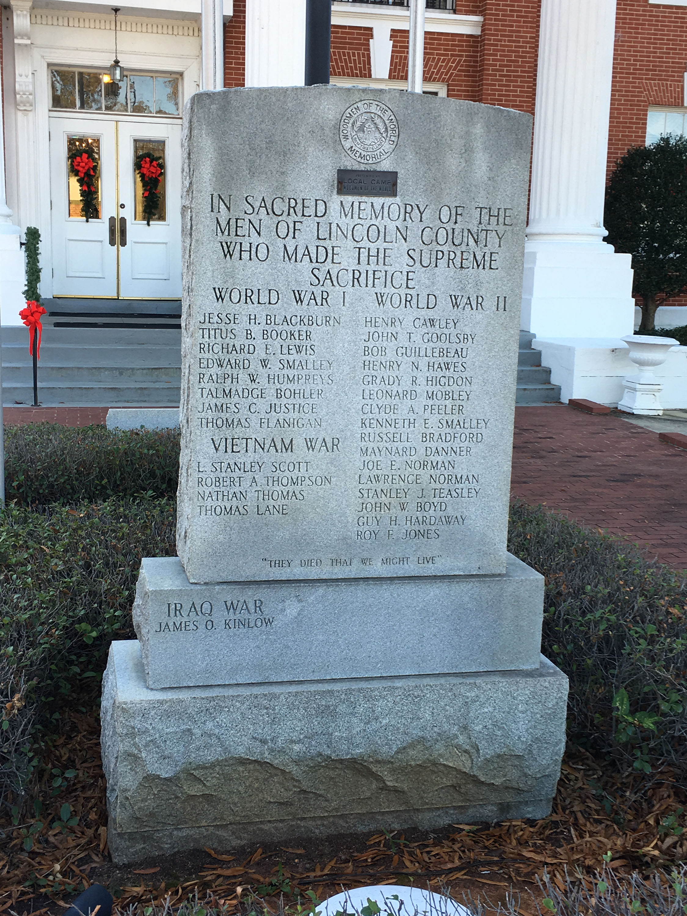Zoom on the image : Lincoln Co. - Lincolnton - War Memorial