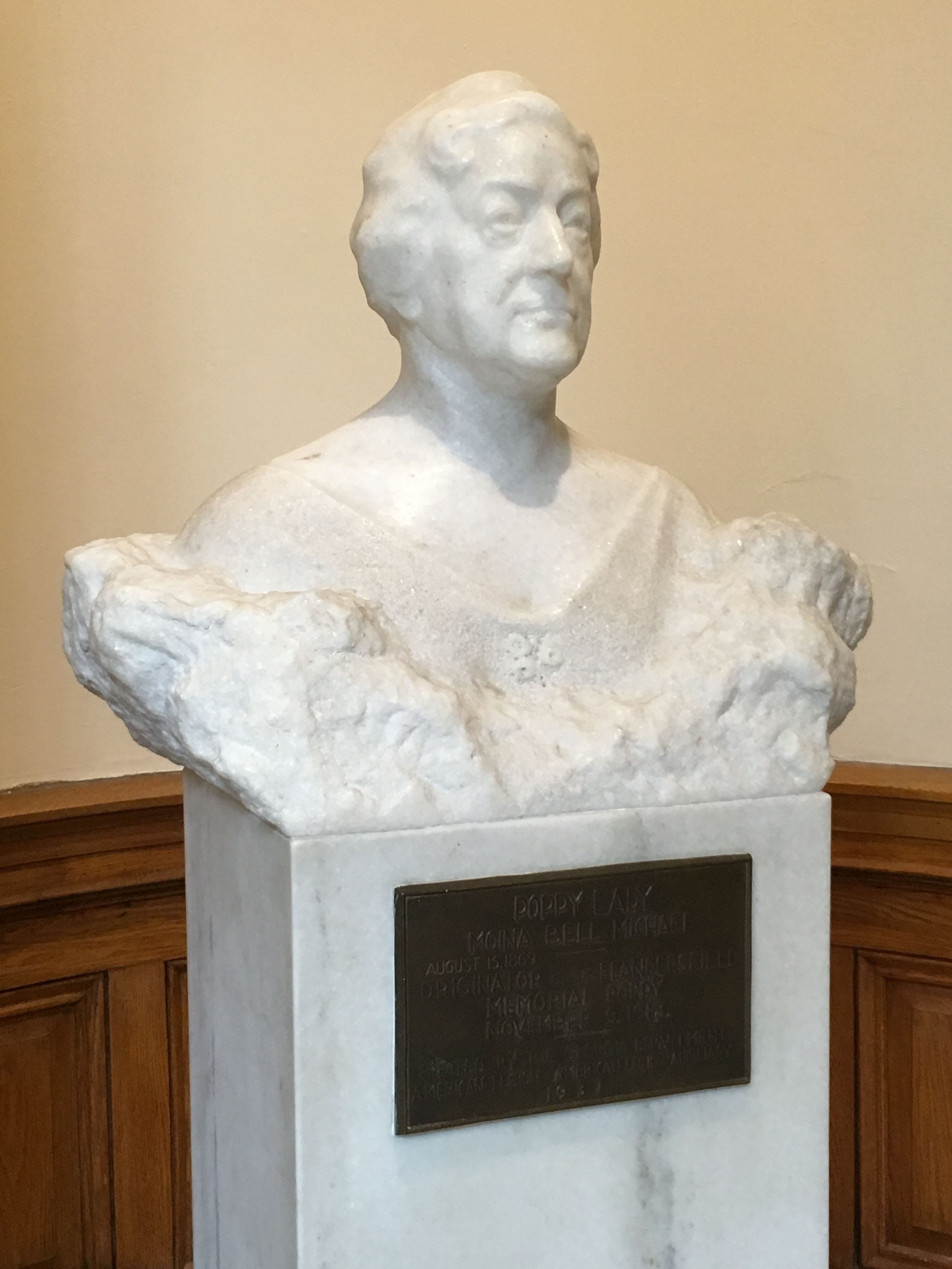 Zoom on the image : Moina Michael - State Capitol Bust