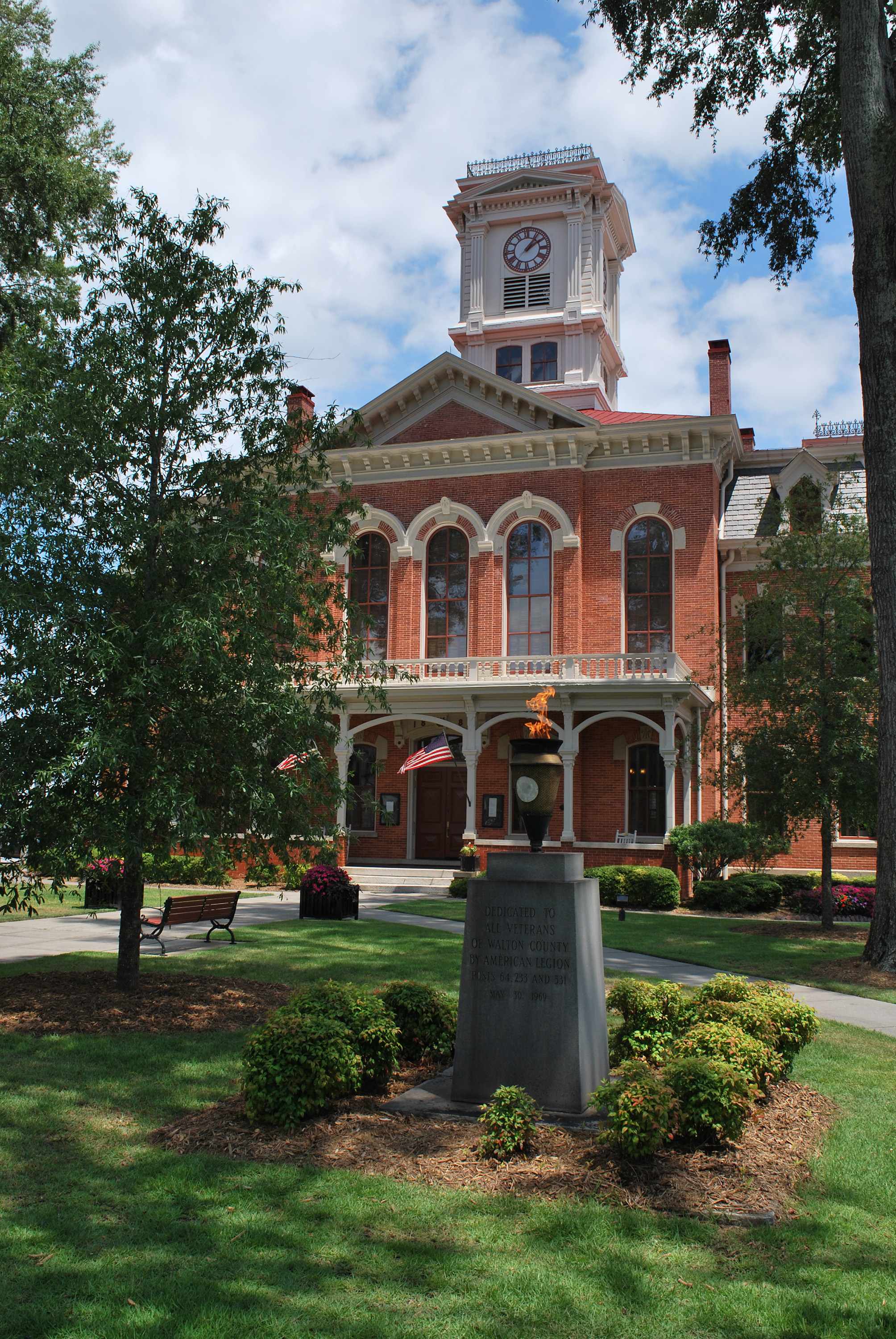 Zoom on the image : Walton Co. – Monroe – Eternal Flame Monument
