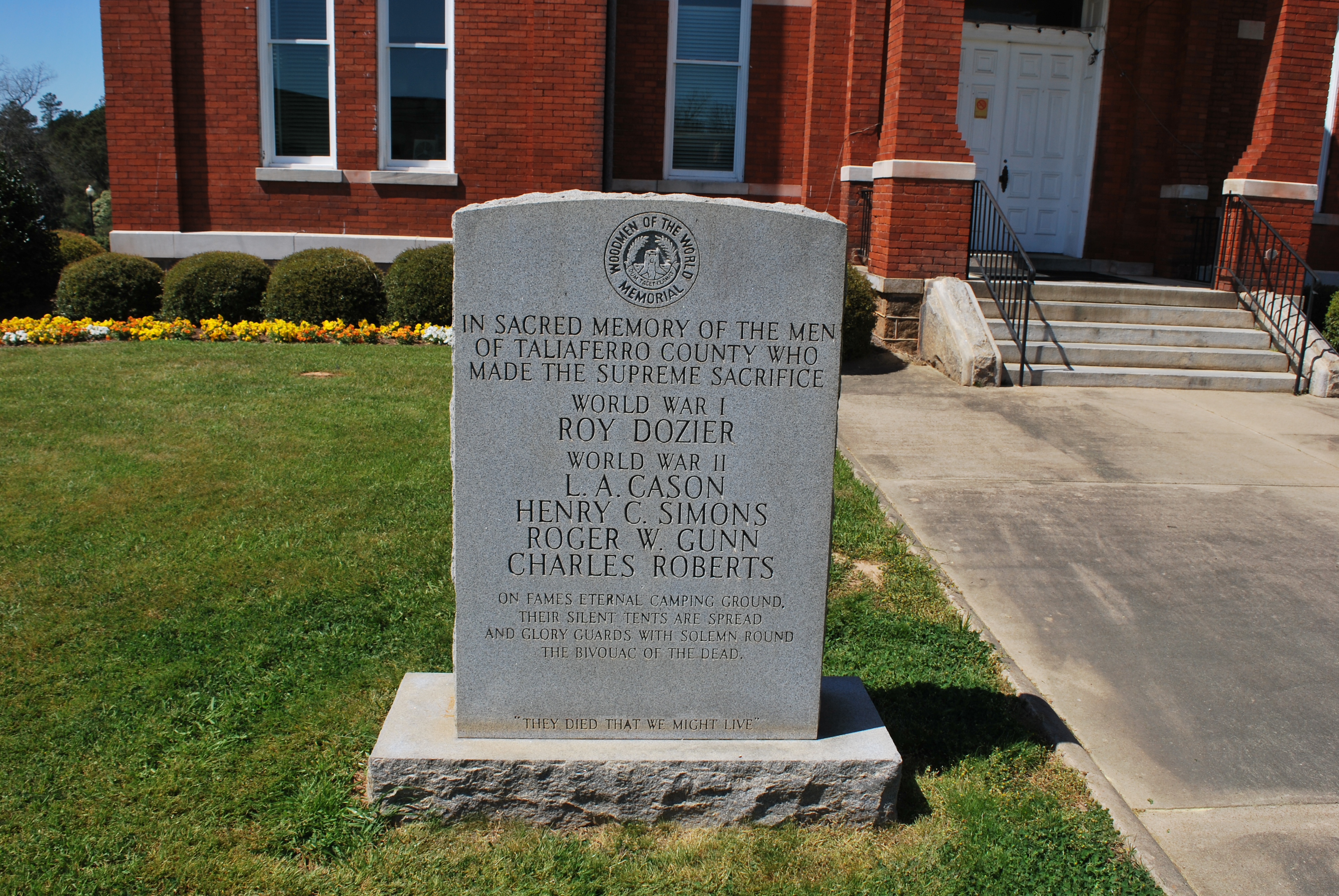 Zoom on the image : Taliaferro Co. — Crawfordville — War of Nations Memorial