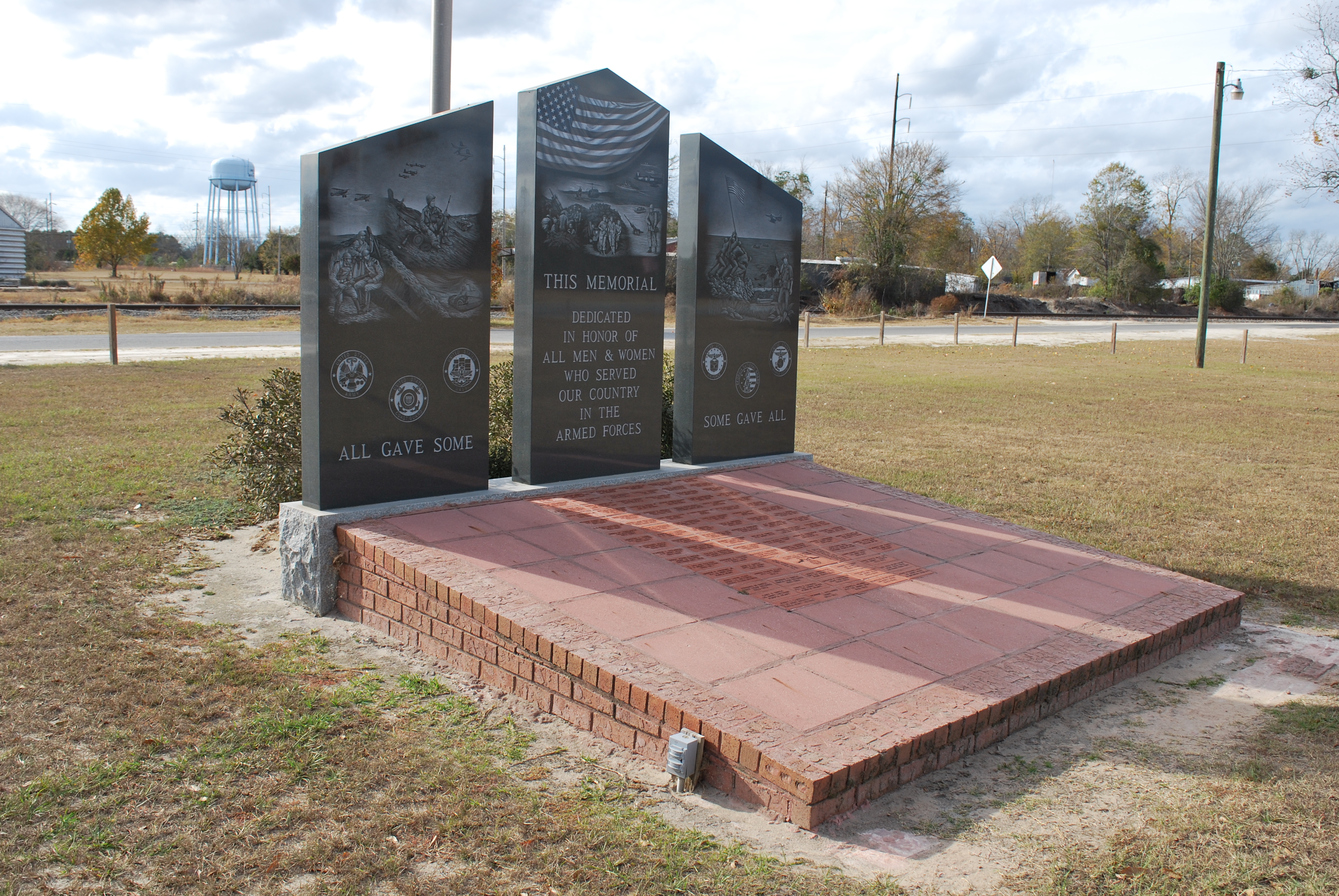 Zoom on the image : Telfair Co - Lumber City -  Armed Forces Memorial