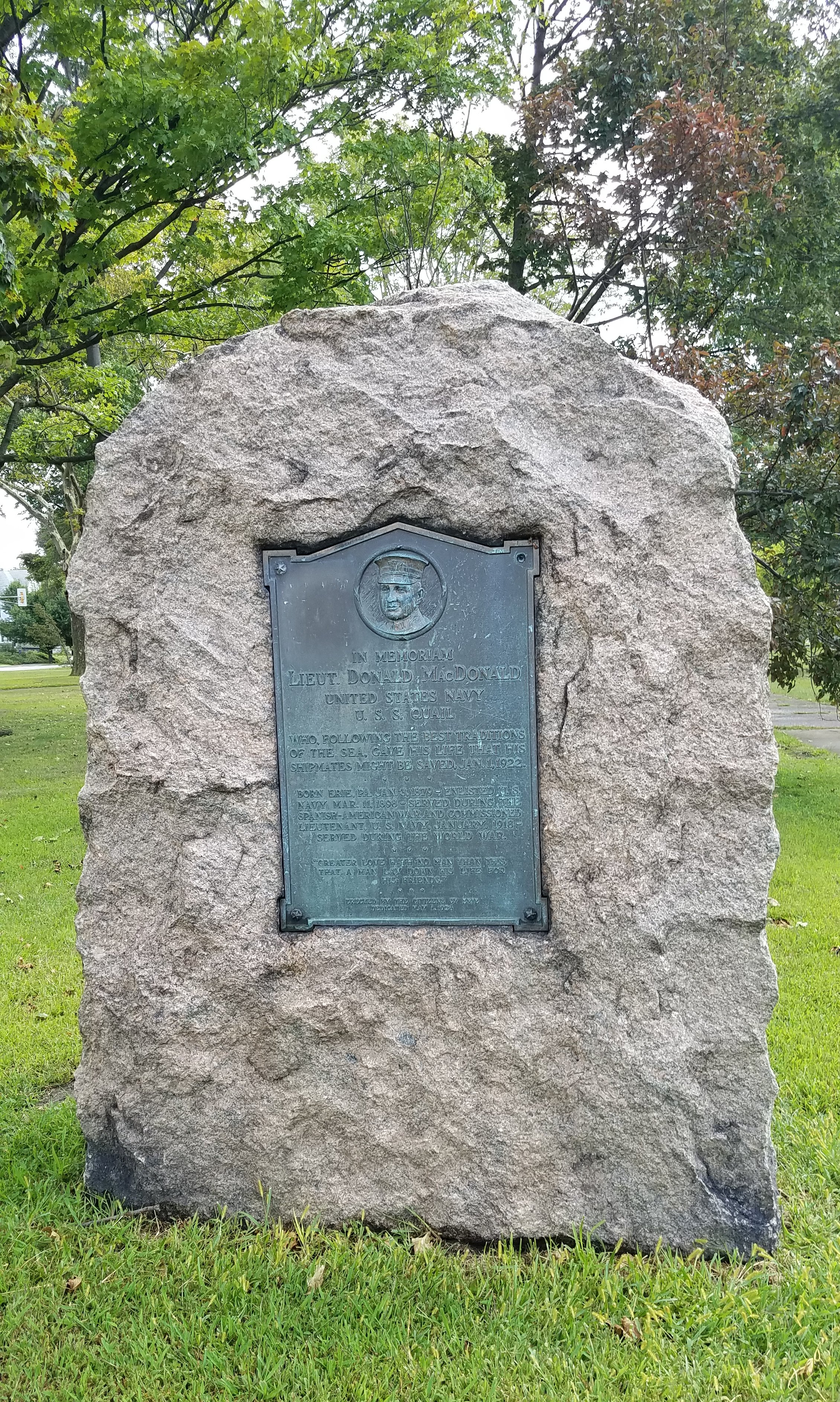 Zoom on the image : Lt. Donald MacDonald Plaque