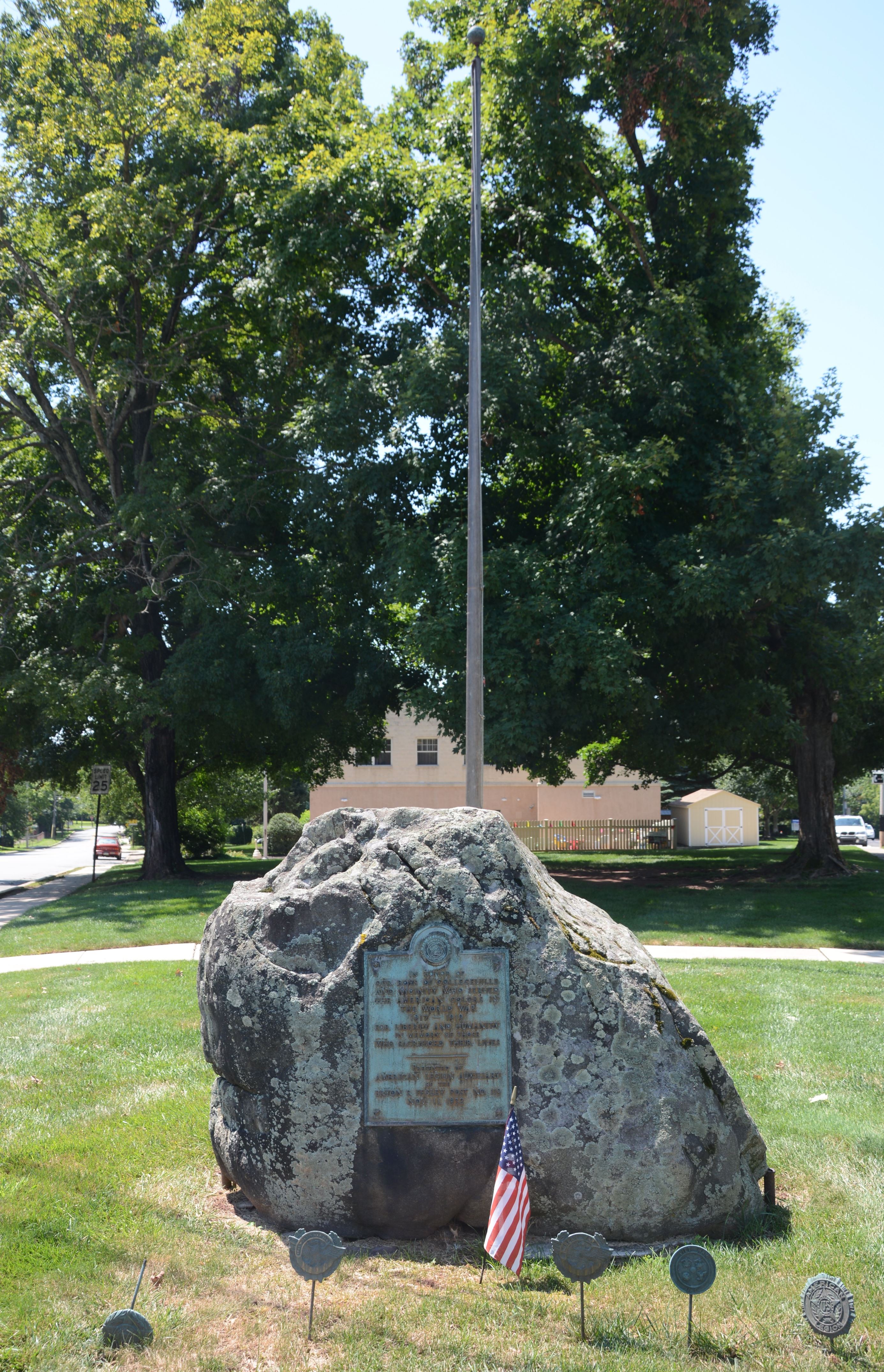 Zoom on the image : Collegeville Memorial Boulder