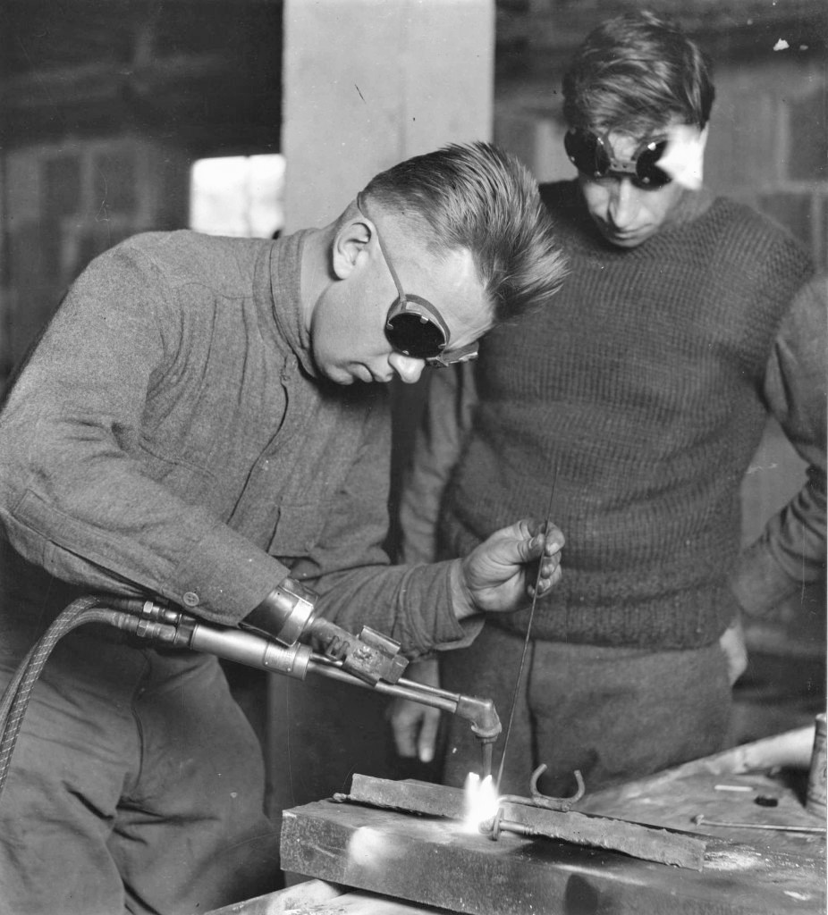 R AmericanWelder