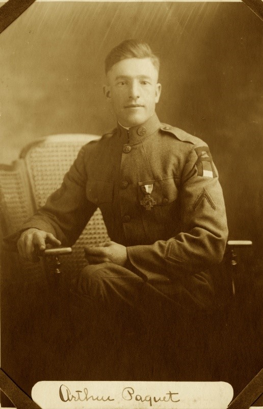 5c310e0ef35f5 L. Paquette