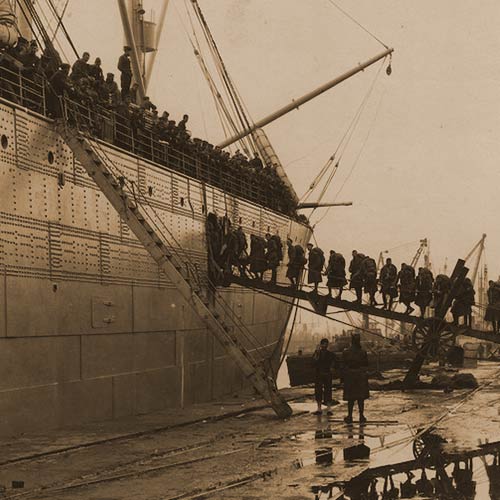 Draftees Ship out from NY harbor to France
